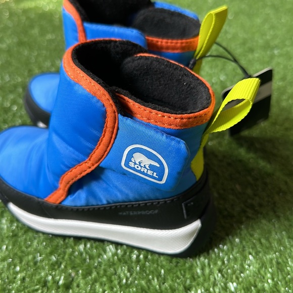Sorel Kids Whitney II Boots - Toddler and Pre-School Sizes NWT - Picture 2 of 6